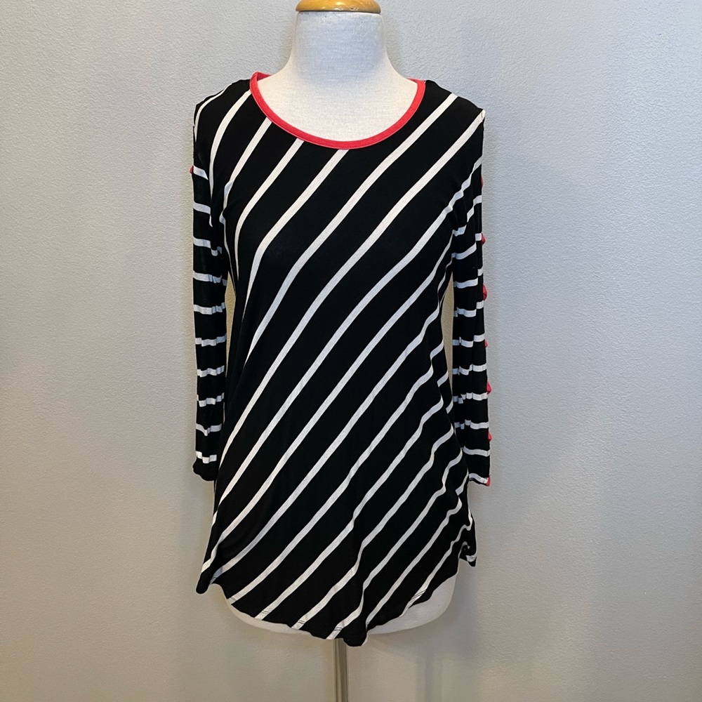 Black and white stripped top with pink